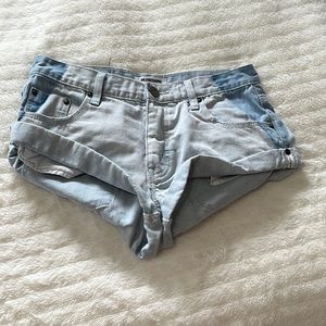 One teaspoon bonitas denim shorts size 25!! Great condition and barely worn!!